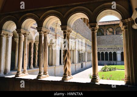 Italien, Latium, Rom, Altstadt Weltkulturerbe der UNESCO, San Giovanni in Laterano Basilika, den Kreuzgang aus dem 13. Jahrhundert Stockfoto