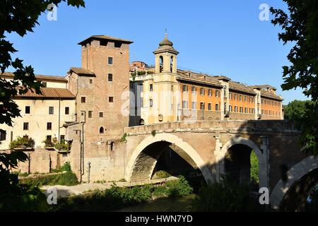 Italien, Latium, Rom, Altstadt Weltkulturerbe der UNESCO, Tiberine Insel und Fabricio-Brücke über den Tiber Stockfoto