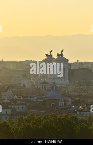 Italien, Latium, Rom, historischen Zentrum als Weltkulturerbe von der UNESCO, Überblick über die Stadt vom Gianicolo (Gianicolo-hügel), National Monument Victor Emmanuel II (vittoriano) Stockfoto