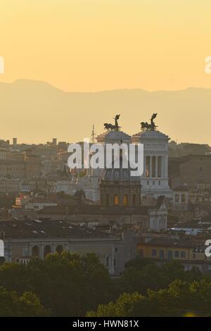 Italien, Latium, Rom, historischen Zentrum als Weltkulturerbe von der UNESCO, Überblick über die Stadt vom Gianicolo (Gianicolo-hügel), National Monument Victor Emmanuel II (vittoriano) Stockfoto