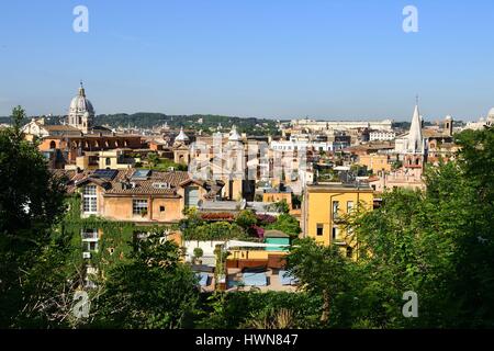 Italien, Latium, Rom, historischen Zentrum als Weltkulturerbe von der UNESCO, Überblick über die Stadt von der Pincio Hügel mit der Kuppel des Petersdoms Stockfoto