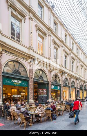 Belgien, Brüssel, Saint Hubert Royal Galerien von dem Architekten Jean Pierre Cluysenaar entworfen und 1847 eingeweiht, Galerie du Roi mit seiner Taverne Mokafe Stockfoto