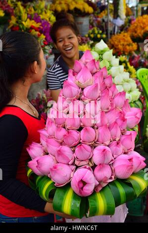 Kambodscha, Phnom Penh, Lotusblumen für Angebote Stockfoto