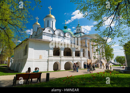 Jaroslawl, Russland - 8. Mai 2016: Der orthodoxen Kirche des Klosters Spaso-Preobraschenskij. Yaroslavl, Russland Stockfoto