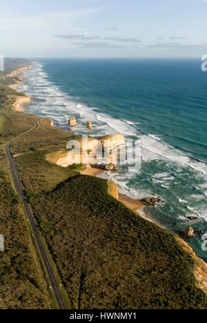 Australien, Victoria, Great Ocean Road, Port Campbell National Park (Luftbild) Stockfoto