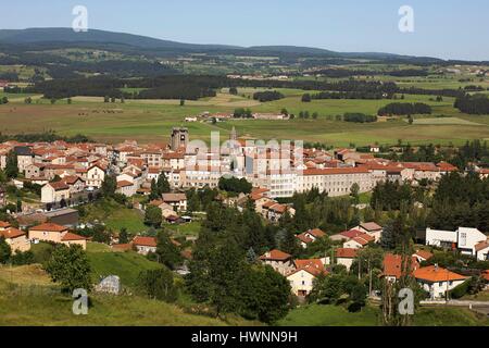 Frankreich, Haute-Loire, Saugues, Schritt auf der Via Podiensis nach Santiago De Compostela, Panoramablick auf das Dorf Stockfoto