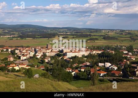 Frankreich, Haute-Loire, Saugues, Schritt auf der Via Podiensis nach Santiago De Compostela, Panoramablick auf das Dorf Stockfoto