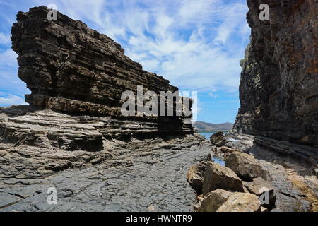 Felsige Küstenlandschaft in Neu-Kaledonien, Bourail, Grande-Terre Insel, Südpazifik Stockfoto