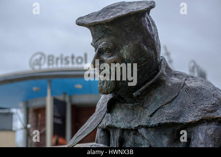 Statue von William Tyndale in Millennium Square, Bristol Stockfoto