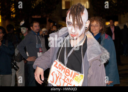 Ein Teil der Occupy-Bewegungen übernimmt das Gelände vor der St Pauls Cathedral, London UK 2011 Stockfoto