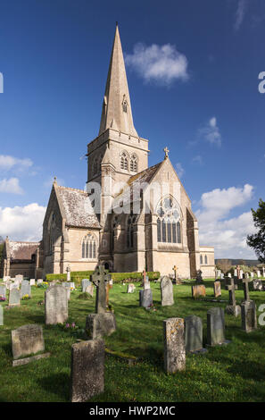 Kirche St. John the Evangelist und Grabsteine, Sutton Veny, Wiltshire, England, Großbritannien Stockfoto