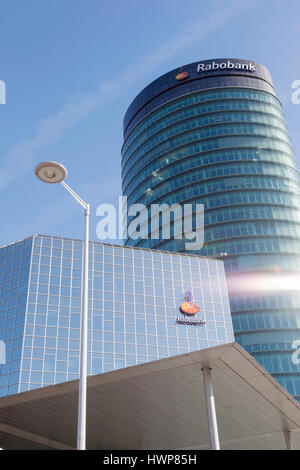 Utrecht, Niederlande, 15 2017: Rabobank Hauptsitz im niederländischen Stadt Utrecht spiegelt Himmelsblau Stockfoto