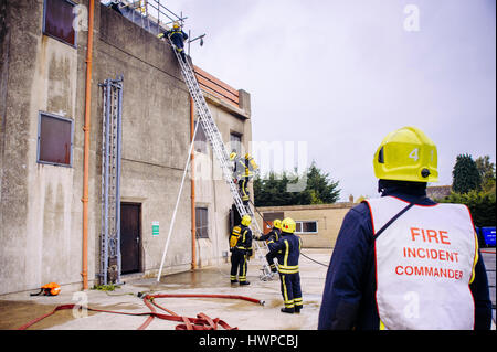 Feuer- und Rettungsdienst Ausbildung Stockfoto