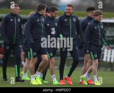 Republik Irland James McCarthy, Robbie Brady und Seamus Coleman während einer Trainingseinheit im FAI National Training Center, Dublin. Stockfoto