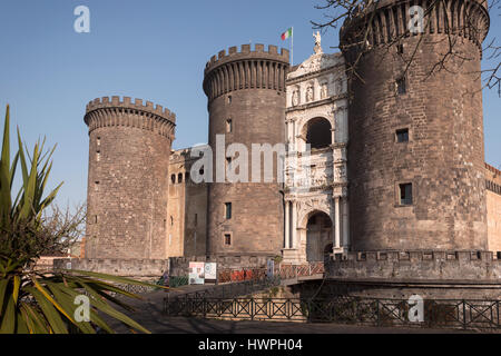 Castel Nuovo (oder Maschio Angioino) Burg, Neapel, Italien. Stockfoto