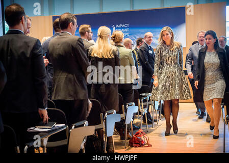 Den Haag, Niederlande. 21. März 2017. Königin Maxima der Niederlande besucht die 3. Ausgabe des "Auswirkungen Gipfel Europas 2017" im Friedenspalast in den Haag, Niederlande, 21. März 2017. Das internationale Treffen, eine Plattform für den Wissensaustausch für Investoren, konzentriert sich auf die "Impact investing", Anlageform, die für positive soziale Auswirkungen und finanzielle Ziele zurückgibt. Foto: Patrick van Katwijk / POINT DE VUE - NO-Draht-SERVICE - Foto: Patrick van Katwijk/Dutch Photo Press/Dpa/Alamy Live News Stockfoto