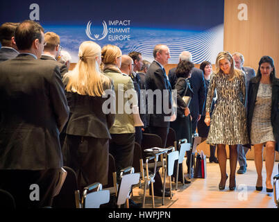 Den Haag, Niederlande. 21. März 2017. Königin Maxima der Niederlande besucht die 3. Ausgabe des "Auswirkungen Gipfel Europas 2017" im Friedenspalast in den Haag, Niederlande, 21. März 2017. Das internationale Treffen, eine Plattform für den Wissensaustausch für Investoren, konzentriert sich auf die "Impact investing", Anlageform, die für positive soziale Auswirkungen und finanzielle Ziele zurückgibt. Foto: Patrick van Katwijk / POINT DE VUE - NO-Draht-SERVICE - Foto: Patrick van Katwijk/Dutch Photo Press/Dpa/Alamy Live News Stockfoto