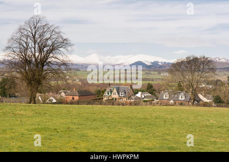 Killearn, Glasgow, Schottland, Großbritannien. 22. März 2017. UK-Wetter - einen knackigen Morgen in das Dorf Killearn mit Schnee noch liegt auf einer Anhöhe im Loch Lomond und Trossachs National Park Credit: Kay Roxby/Alamy Live News Stockfoto