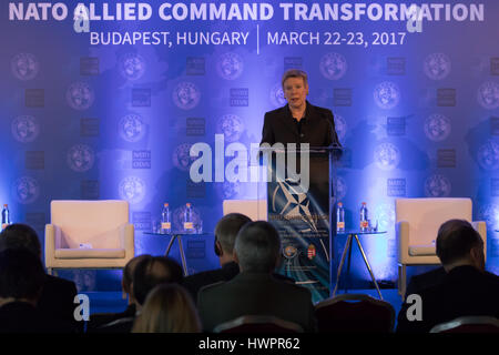 Budapest. 22. März 2017. Stellvertretender Generalsekretär der NATO Rose Gottemoeller hält eine Rede bei der Eröffnung einer zweitägigen Konferenz mit dem Titel "NATO Transformation Seminar" in Budapest, Ungarn am 22. März 2017. Bildnachweis: Attila Volgyi/Xinhua/Alamy Live-Nachrichten Stockfoto