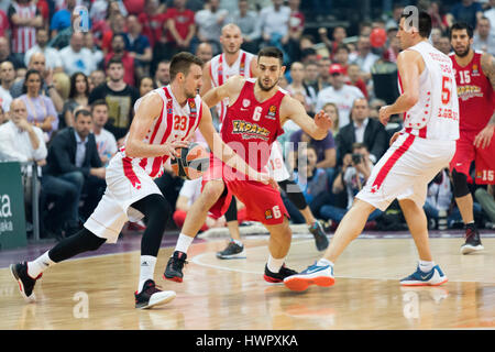 Belgrad, Serbien. 22. März 2017. Marko Guduric (L) von Crvena Zvezda Mts Belgrad in Aktion gegen Ioannis Papapetrou (R) von Olympiakos Piräus in der 2016/2017 Turkish Airlines EuroLeague regulären Saison Runde 27 Spiel zwischen Crvena Zvezda MTS Belgrad und Olympiakos Piräus in der Kombank Arena am 22. März 2017 in Belgrad, Serbien. Bildnachweis: Nikola Krstic/Alamy Live-Nachrichten Stockfoto