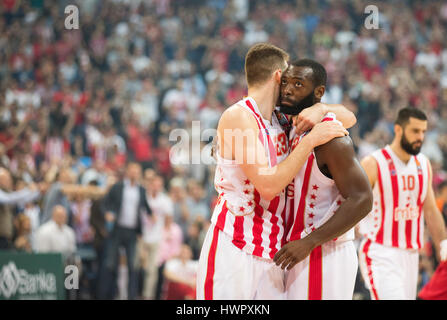 Belgrad, Serbien. 22. März 2017. Nate Wolters (L) und Charles Jenkins (R) der Crvena Zvezda Mts Belgrad in Aktion während der 2016/2017 Turkish Airlines EuroLeague regulären Saison Runde 27 Spiel zwischen Crvena Zvezda MTS Belgrad und Olympiakos Piräus in der Kombank Arena am 22. März 2017 in Belgrad, Serbien. Bildnachweis: Nikola Krstic/Alamy Live-Nachrichten Stockfoto