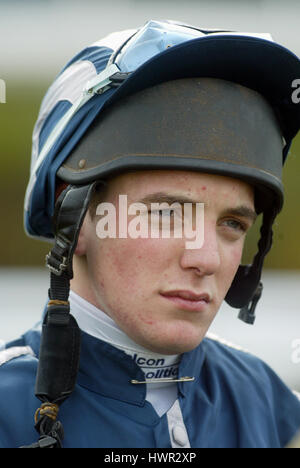 ANDREW TINKLER JOCKEY WETHERBY Rennbahn WETHERBY ENGLAND 31. Oktober 2003 Stockfoto