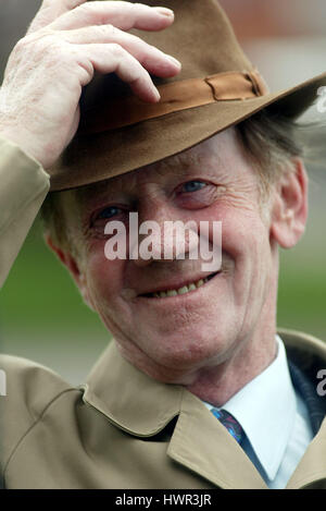 BRIAN MCMAHON RACE HORSE TRAINER NEWMARKET RACECOURSE ENGLAND 3. Mai 2003 Stockfoto