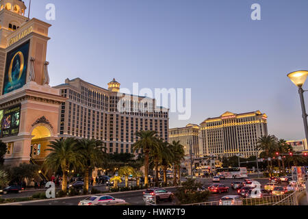 Den Streifen mit Bellagio und Caesars Palace Hotel and Casino - Las Vegas, Nevada, USA Stockfoto