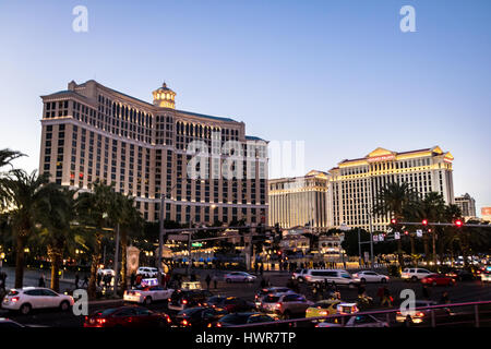 Den Streifen mit Bellagio und Caesars Palace Hotel and Casino - Las Vegas, Nevada, USA Stockfoto