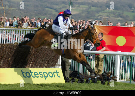 TRETEN König TOTESPORT CHELTENHAM GOLD CUP CHELTENHAM RACECOURSE CHELTENHAM 18. März 2005 Stockfoto