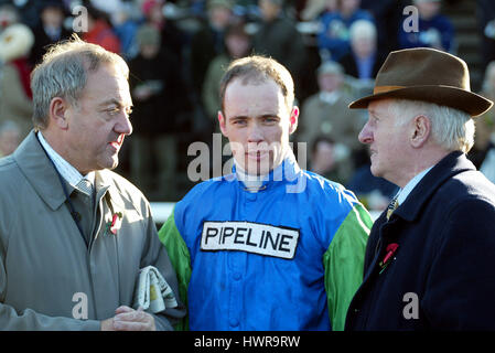 D JOHNSON T MURPHY & M Rohr Besitzer JOCKEY TRAINER CHELTENHAM RACECOURSE CHELTENHAM 13. November 2004 Stockfoto