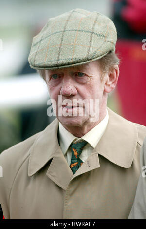 BRIAN MCMAHON RACE HORSE TRAINER DONCASTER DONCASTER RACECOURSE 25. März 2004 Stockfoto