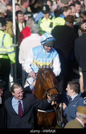 HARDY EUSTACE & C.O'DWYER CHAMPION HURDLE Gewinner 04 CHELTENHAM RACECOURSE CHELTENHAM ENGLAND 16. März 2004 Stockfoto