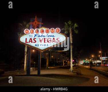 Willkommen Sie bei Las Vegas Sign in der Nacht - Las Vegas, Nevada, USA Stockfoto