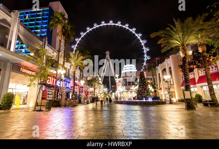 Das High Roller-Riesenrad an der Linq-Hotel and Casino in der Nacht - Las Vegas, Nevada, USA Stockfoto