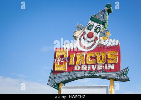 WALL TOWNSHIP, NEW JERSEY - 20. März 2017: Ein Blick auf das jetzt geschlossenen Zirkus Drive-in Zeichen, ein lokales Wahrzeichen Stockfoto