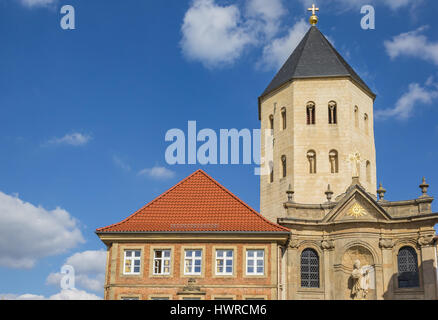 Gaukirche Kirche Platz der Zentralmarkt Paderborn, Deutschland Stockfoto