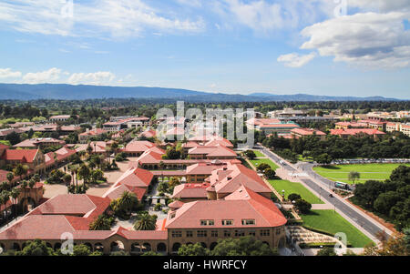 Stanford, CA - 3. April 2014: Luftaufnahme des Campus der Stanford Universtität von Hoover Tower Observatorium gesehen Stockfoto