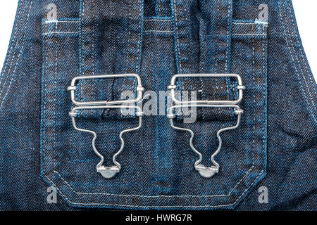 Detail der Jeans mit Hosenträger auf weißem Hintergrund Stockfoto