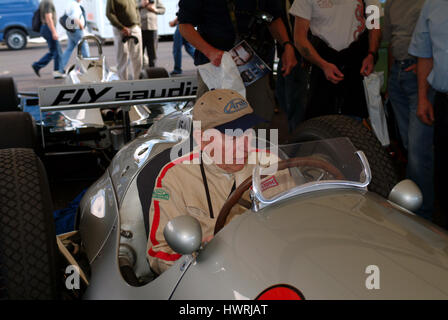 John Surtees, Festival of Speed in Goodwood, UK 2004. Grand Prix Motorrad Straße-Rennfahrer und Formel-1-Fahrer. Februar 1934 – 10 März 2017 Stockfoto