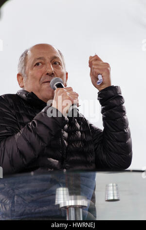 Paris, France,18th. März 2017 Sam Karmann, Schauspieler, spricht vor der Rede von Jean-Luc Melenchon in Paris, Frankreich. Stockfoto