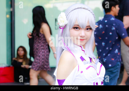 Bangkok - Feb 12: Eine unbekannte japanische Anime Cosplay Pose am Februar 12, 2017 am Central World, Bangkok, Thailand. Stockfoto