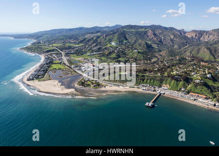 Luftaufnahme des Malibu Pier und Surfrider Beach in der Nähe von Los Angeles, Kalifornien. Stockfoto