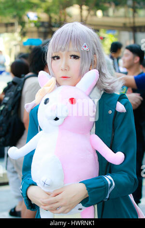 Bangkok - Feb 12: Eine unbekannte japanische Anime Cosplay Pose am Februar 12, 2017 am Central World, Bangkok, Thailand. Stockfoto