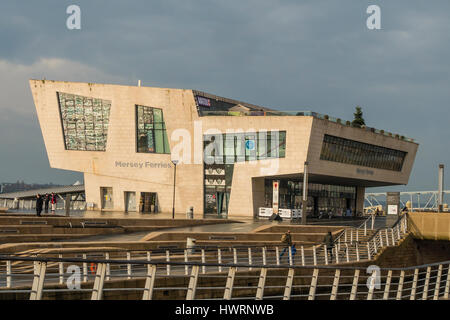 Museum of Liverpool, Pier Head, Liverpool, Fab 4 Cafe, Mersey Fähre, Fähren, Waterfront, Beatles, Ausstellung, Museum, Merseyside, Fluss Mersey Stockfoto