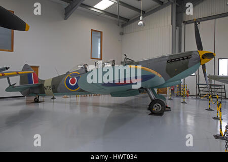Biggin Hill Erbe Hangar hat eine große Auswahl an restaurierten Flugzeuge wie der Spitfire und Piper cub Stockfoto