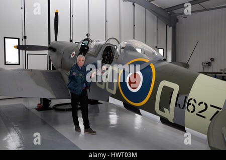 Biggin Hill Erbe Hangar hat eine große Auswahl an restaurierten Flugzeuge wie der Spitfire und Piper cub Stockfoto