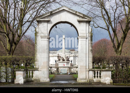 Port Sunlight - ein Modelldorf und Vorort in der Metropolitan Borough Wirral, Merseyside. Kriegerdenkmal Stockfoto