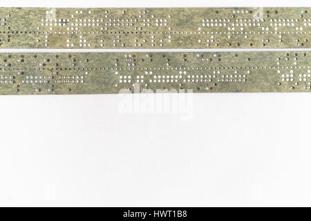 Streifen von alten gestanzt Band auf weiße Fläche Stockfoto