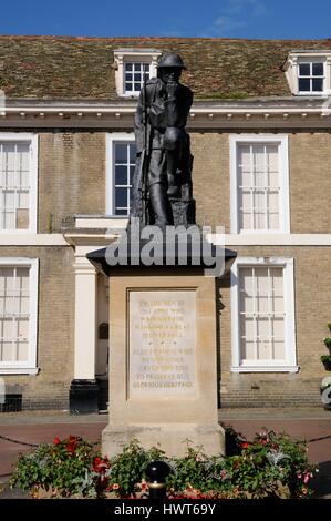 Denken, Soldat, Kriegerdenkmal, Huntingdon, Cambridgeshire wurde von Kathleen Scott, Ehefrau von Robert Scott der Antarktis entworfen. Stockfoto